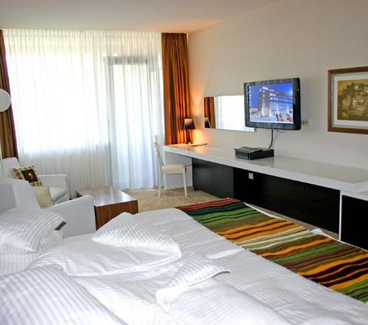 NearBy Hotel
