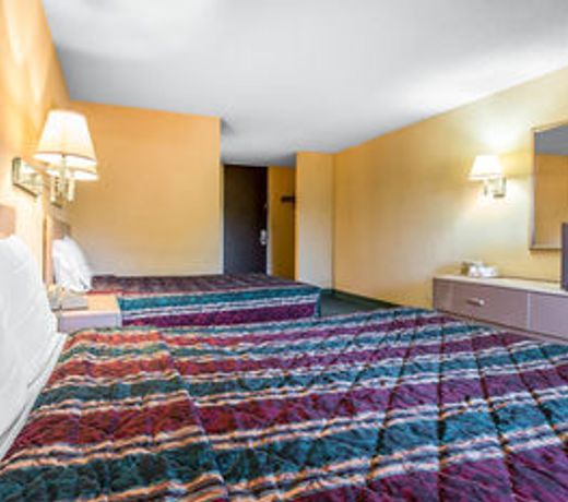 Travelodge by Wyndham Forsyth