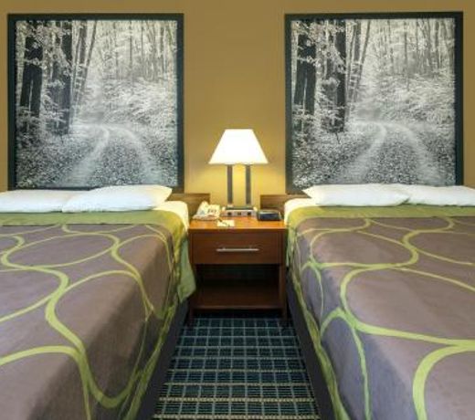 Super 8 by Wyndham Janesville