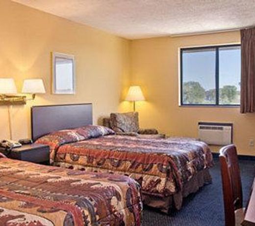 Super 8 by Wyndham Janesville