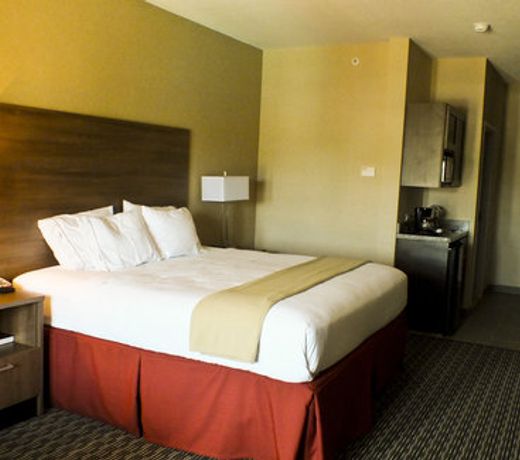 Holiday Inn Express & Suites Fredericksburg