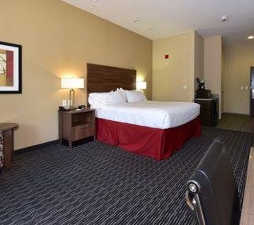 Holiday Inn Express & Suites Fredericksburg