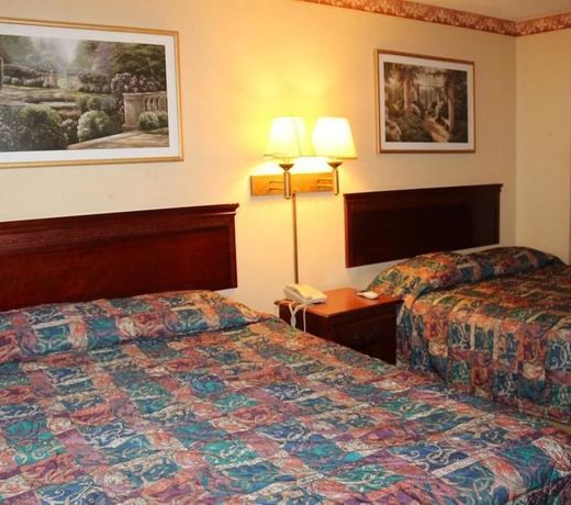 Magnolia Bay Hotel & Suites