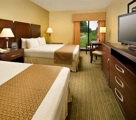 Best Western Plus Plaza by the Green