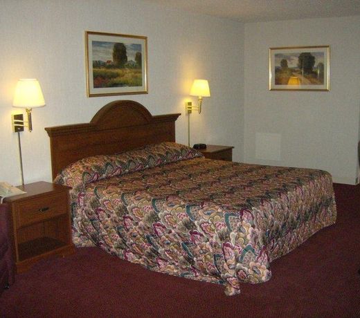 Harrisonville Inn & Suites