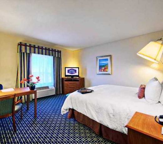 Hampton Inn & Suites Lancaster