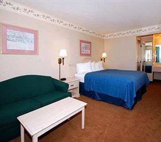 Econo Lodge Inn & Suites Lodi - Wine Country Area