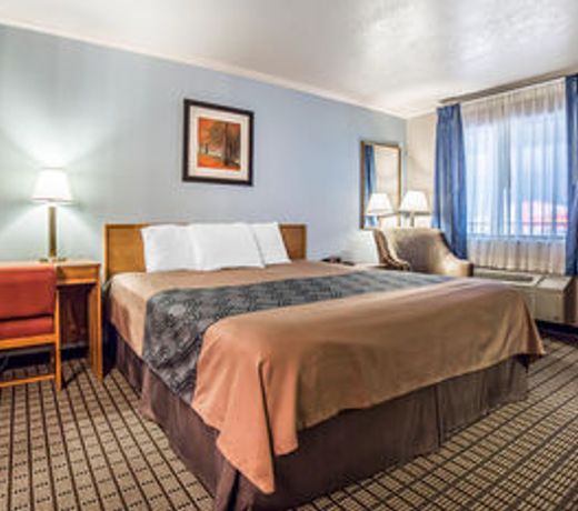 Econo Lodge Inn & Suites