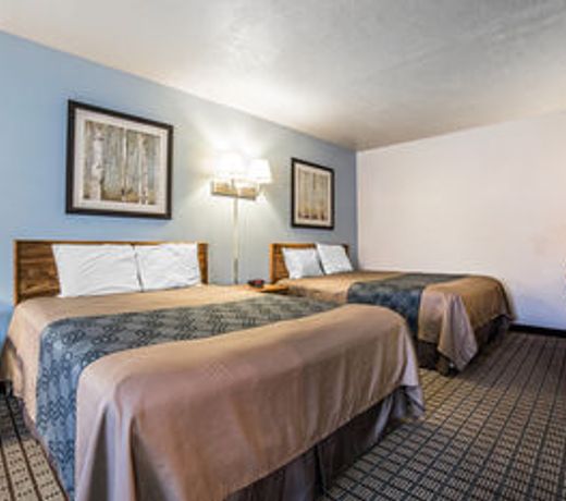 Econo Lodge Inn & Suites