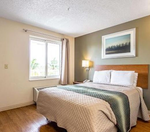 HomeTowne Studios by Red Roof Denver - Lakewood West