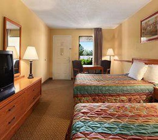 Super 8 by Wyndham Lancaster