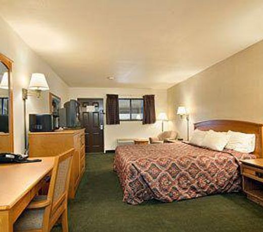 Travelodge by Wyndham Lemoore Near Naval Air Station