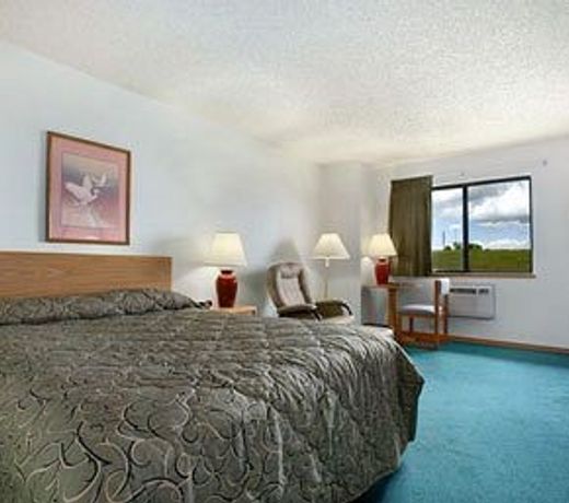 Super 8 by Wyndham Livingston