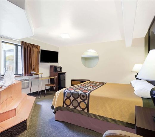 Super 8 by Wyndham Livingston