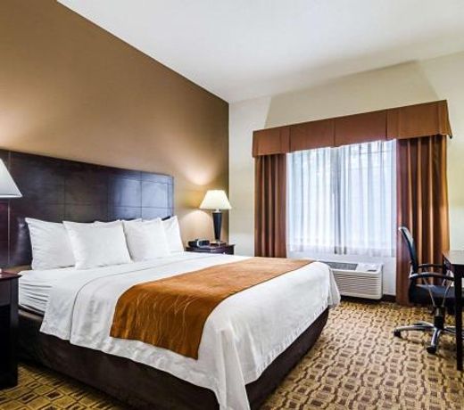 Comfort Inn & Suites Lawrence