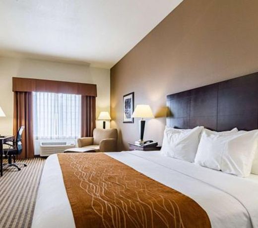 Comfort Inn & Suites Lawrence