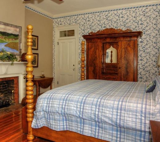 Rockwood Manor Bed & Breakfast