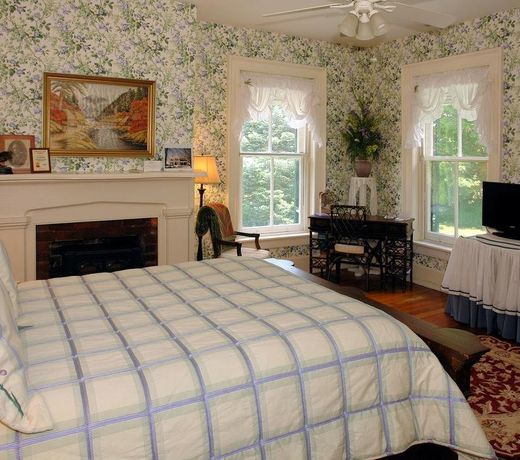 Rockwood Manor Bed & Breakfast