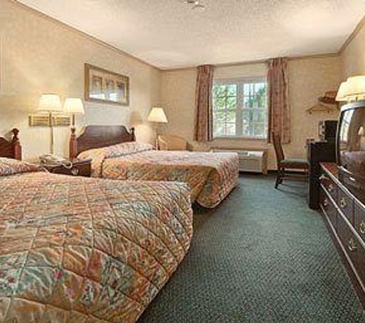 Super 8 by Wyndham Maumee Perrysburg Toledo Area