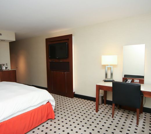 Delta Hotels by Marriott Milwaukee Northwest