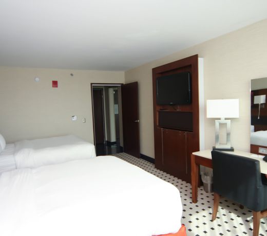 Delta Hotels by Marriott Milwaukee Northwest