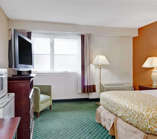 Days Hotel by Wyndham Methuen MA Conference Center