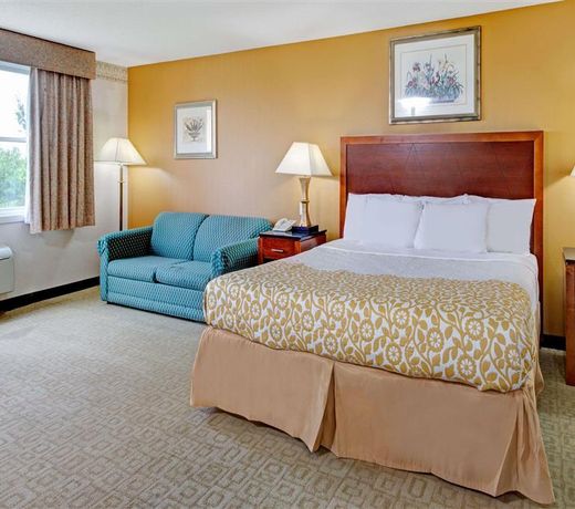 Days Hotel by Wyndham Methuen MA Conference Center