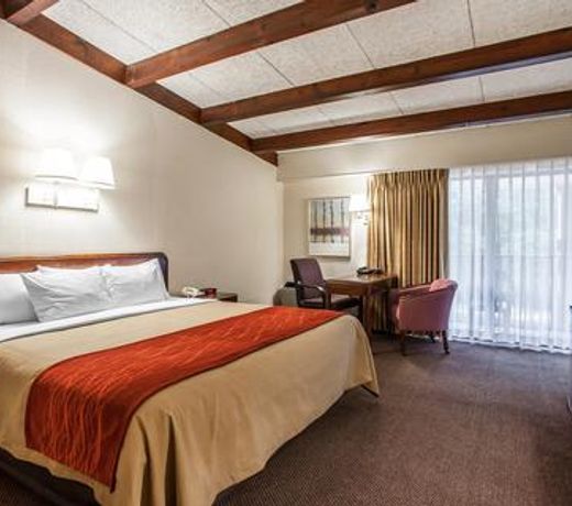 The Hub Middletown Red Bank- Best Western Signature Collection