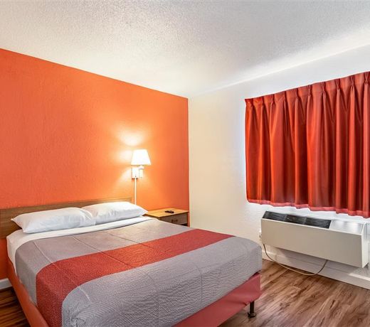 Motel 6-Naperville, IL