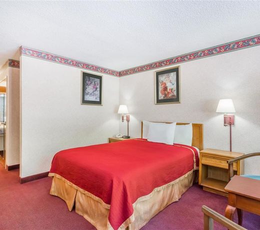 Howard Johnson by Wyndham Salem Hotel & Conference Center