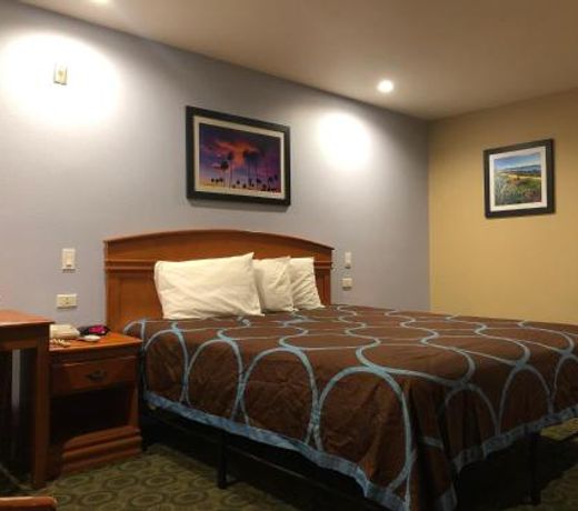 Orange Tustin Inn in Orange