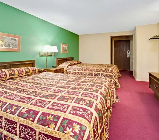 Super 8 by Wyndham Shelbyville
