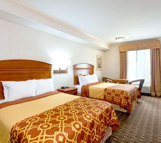 Howard Johnson Hotel & Suites by Wyndham Pico Rivera