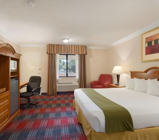 Quality Inn & Suites Oceanside Near Camp Pendleton