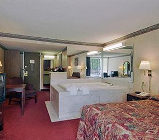 Howard Johnson by Wyndham North Plainfield