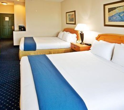 Holiday Inn and Suites Addison, an IHG Hotel