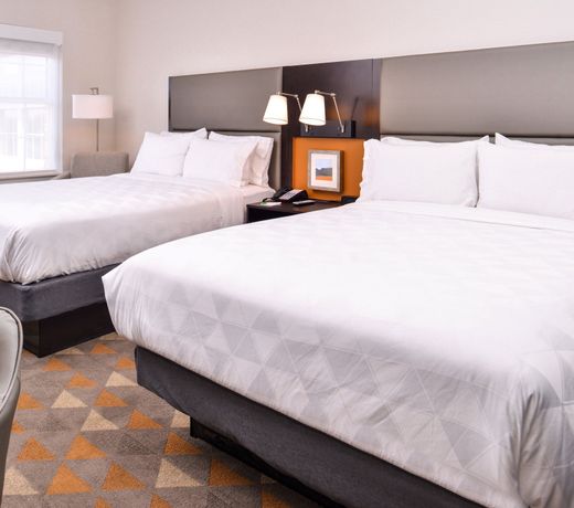 Holiday Inn and Suites Addison, an IHG Hotel
