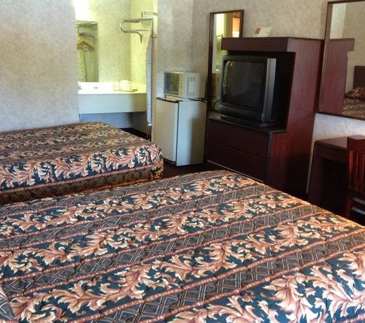Super 8 by Wyndham By The Galleria / North Dallas