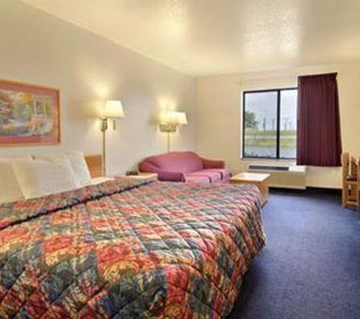 Super 8 by Wyndham Portage