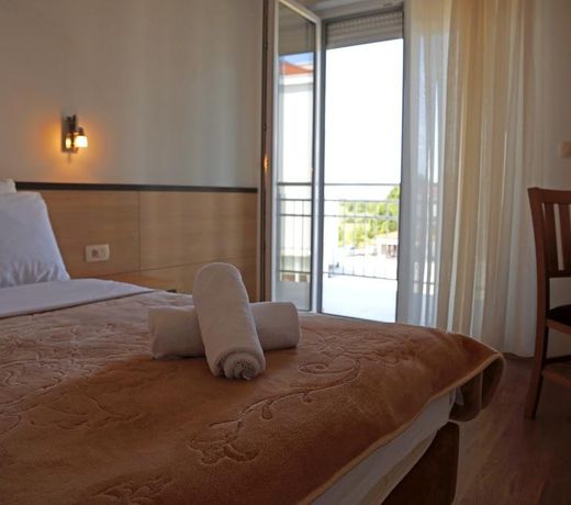 Hotel Dina