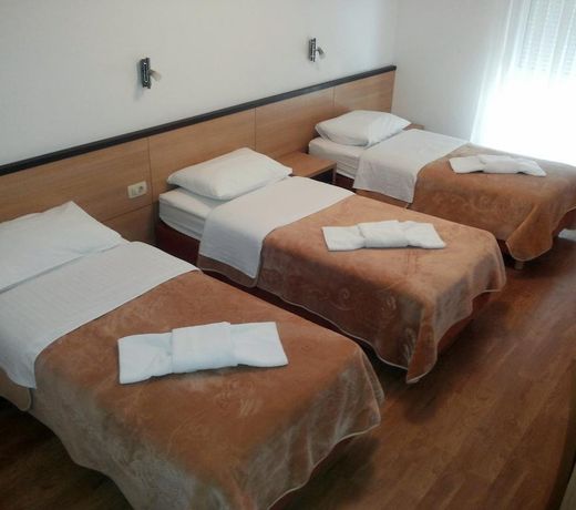 Hotel Dina
