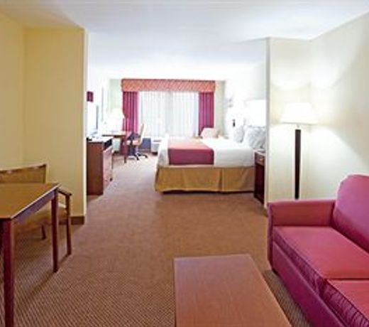Holiday Inn Express & Suites Quincy I-10, an IHG Hotel