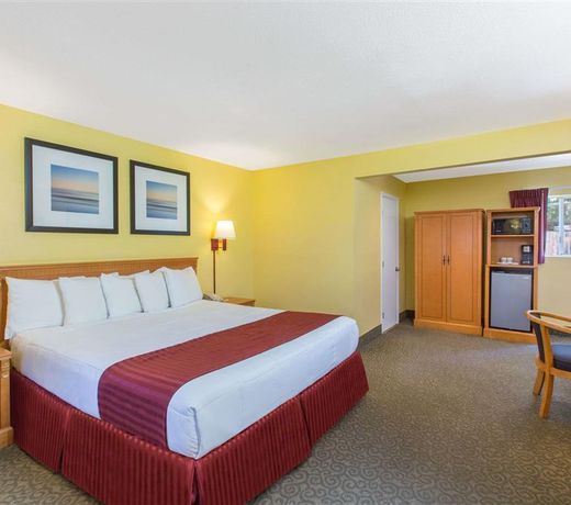 Days Inn by Wyndham Redwood City