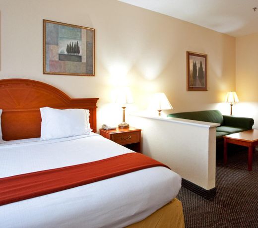 Holiday Inn Express Hotel & Suites Petersburg/Dinwiddie, an IHG Hotel