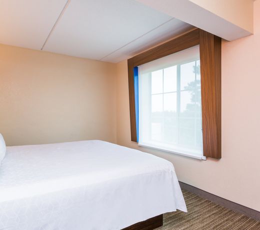 Holiday Inn Express Hotel and Suites Petersburg - Fort Lee, an IHG Hotel