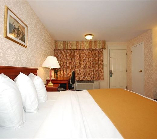 Days Inn by Wyndham Woodbury Long Island