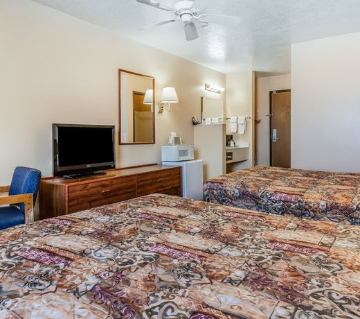 Quality Inn & Suites Salina National Forest Area
