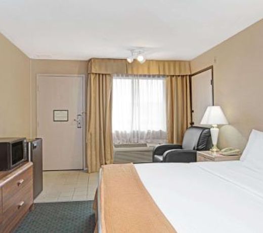 Howard Johnson by Wyndham Torrance