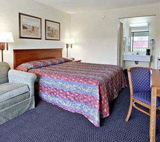Super 8 by Wyndham Suwanee
