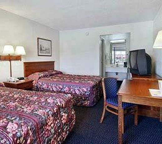 Super 8 by Wyndham Suwanee